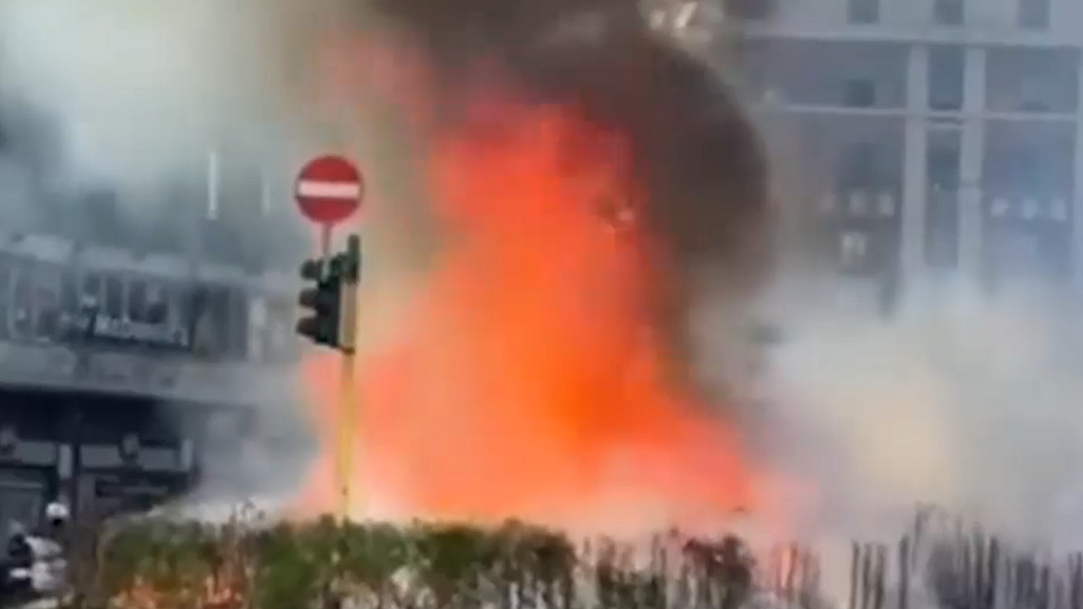 Milano, ancora un incendio divampato nel cuore di piazzale Loreto