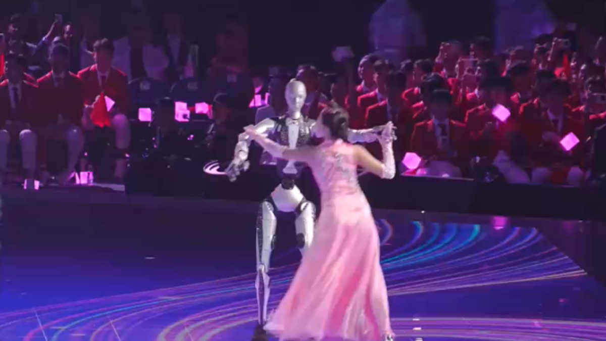 La coreografia di umani e robot alla cerimonia delle WorldSkills