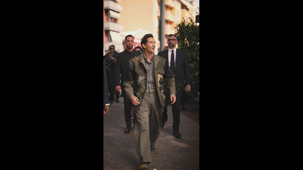 Fashion Week: l'arrivo di Adrien Brody alla sfilata di Marras