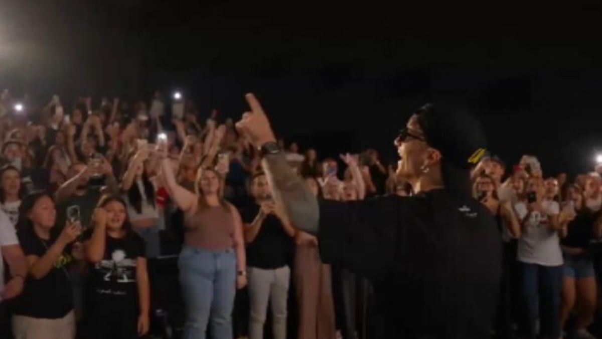 Ultimo sorprende i fan al cinema durante il film sul concerto di Tor Vergata