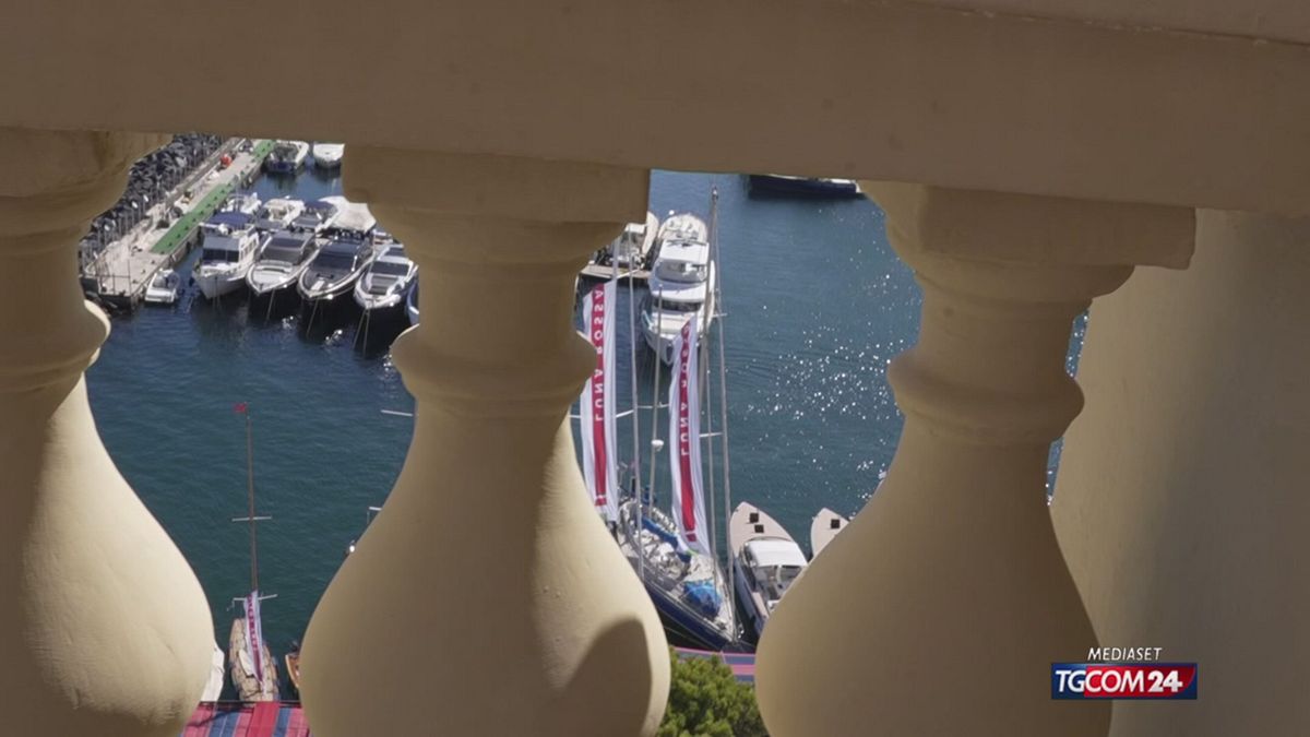 19.50 NAPOLI E AMERICAS'S CUP SRV