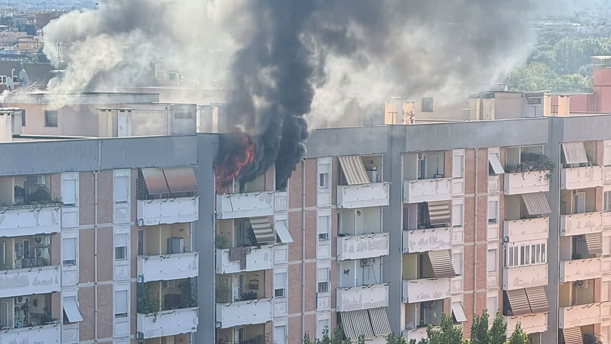 Incendio nella palazzina a Colli Aniene, Roma