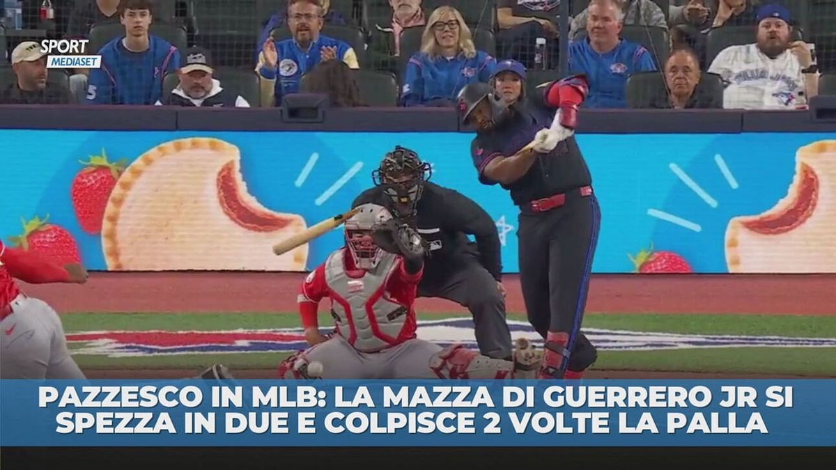 Pazzesco in MLB: la mazza si spezza in due e colpisce due volte la palla