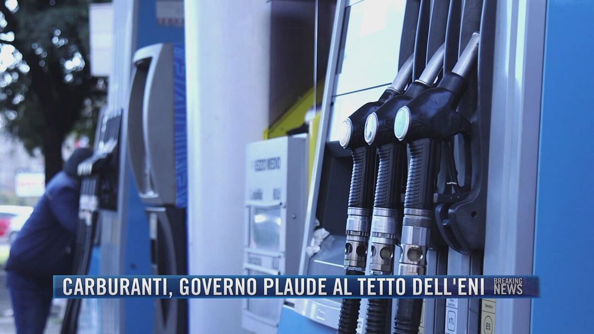 Breaking News delle 21.30 | Carburanti, governo plaude al tetto dell'Eni