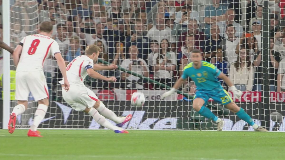 54' | Kane sbaglia il rigore (Inghilterra-Spagna 2-1)