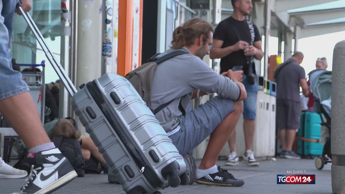 12.35 CATANIA, VOLI SOSPESI SRV