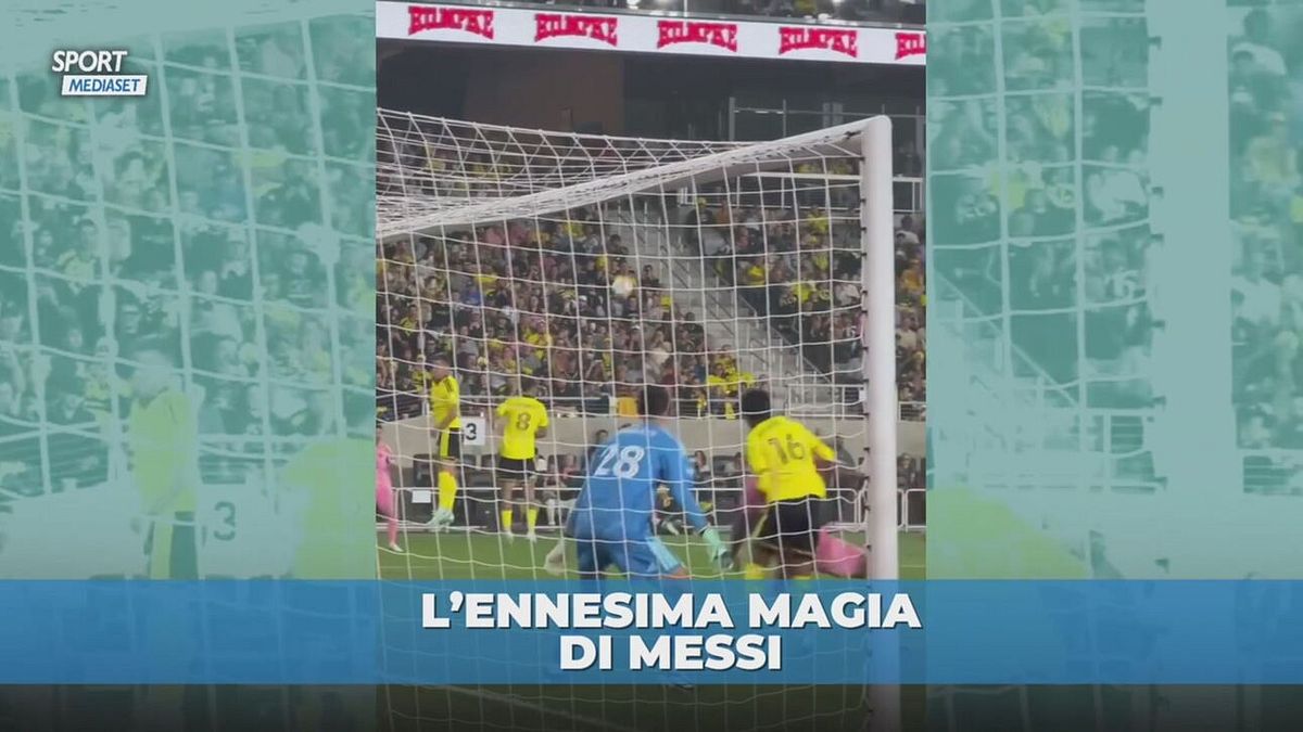 Magia Messi: punizione favolosa quasi da calcio d'angolo