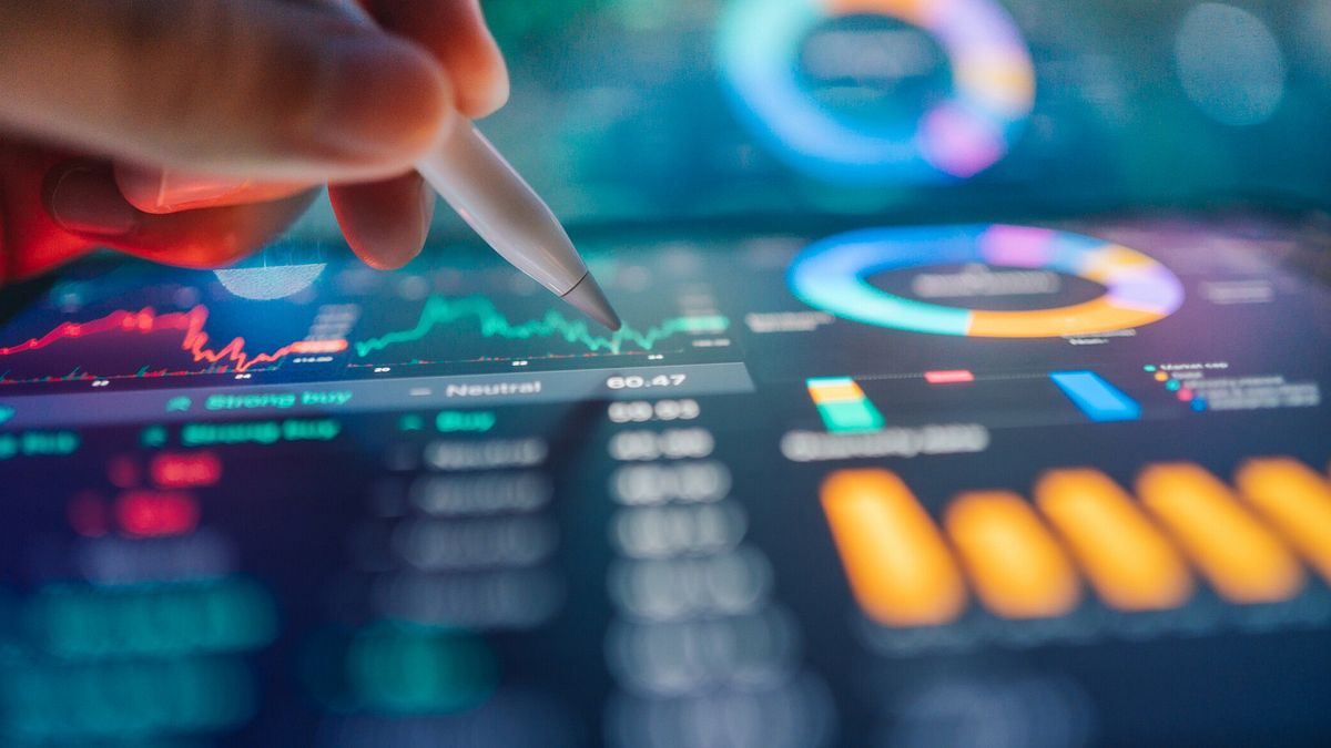 Millennial and Gen Z new investing using Ai finanace interact with an AI data finance assistant on a tablet, showcasing the integration of artificial intelligence in financial management.