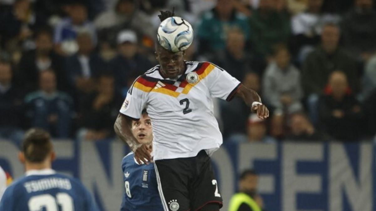 Yann Bisseck con la Germania