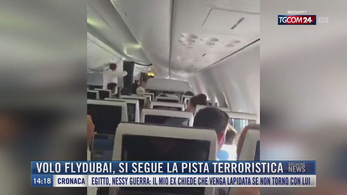 Breaking News delle 14.00 | Volo FlyDubai, si segue al pista terroristica