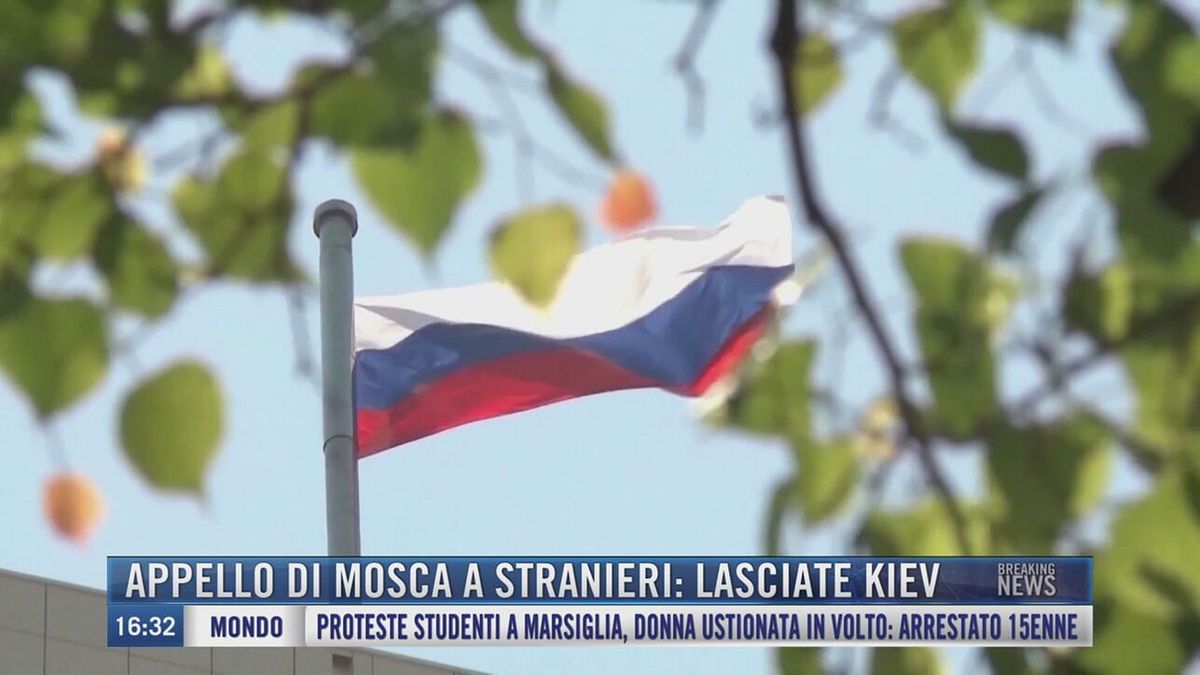 Breaking News delle 16.30 | Appello di Mosca a stranieri: "Lasciate Kiev"