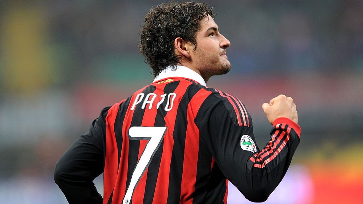  Pato - Il Milan lo cede al Psg per 35 milioni di euro, ma il trasferimento non si concretizza perché il giocatore, legato sentimentalmente a una delle figlie del presidente Berlusconi, decide di restare in rossonero.