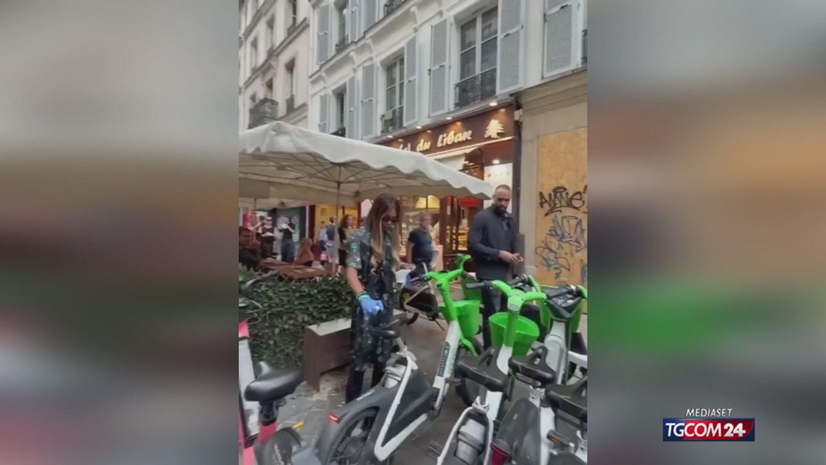 NAOMI CAMPBELL BICICLETTA SRV