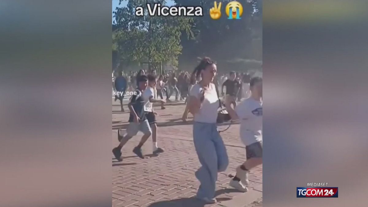Vicenza, migliaia di maranza si radunano per incontrare l'influencer "Vucumpra"