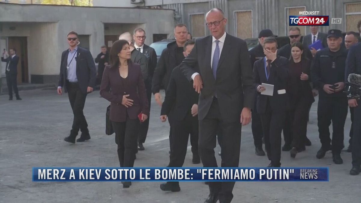 Breaking News delle 21.30 | Merz a Kiev sotto le bombe: "Fermiamo Putin"
