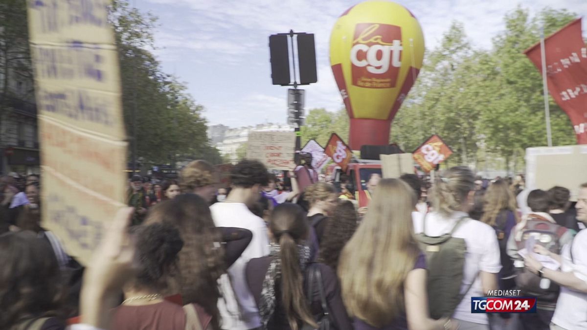18.00 REPORTAGE PARIGI SRV