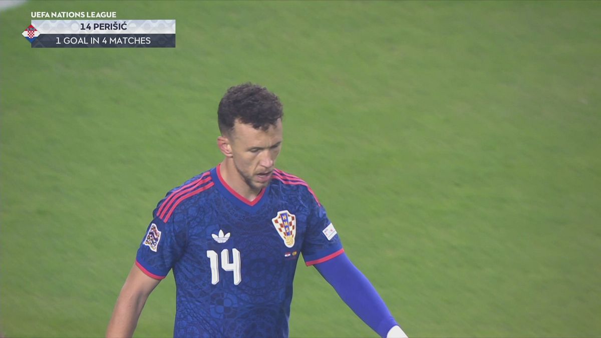 Perišic insacca sulla respinta di Unai Simon, Croazia-Spagna 1-0