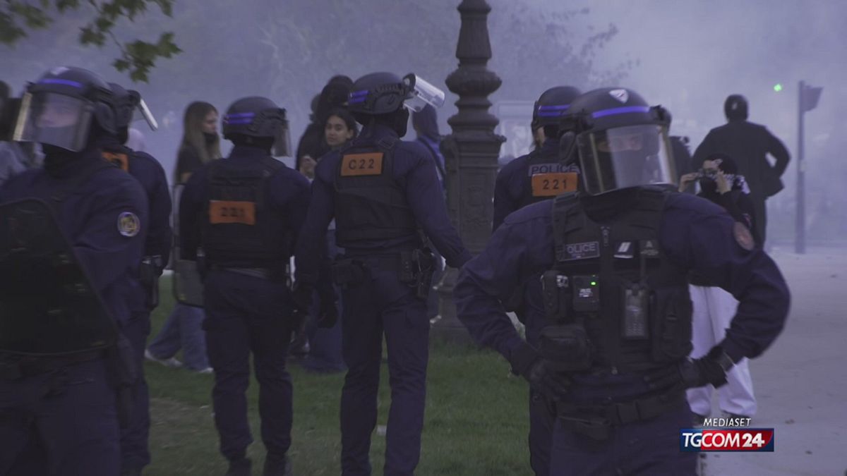 12.01 DISORDINI FRANCIA, BILANCIO E POLEMICHE SRV