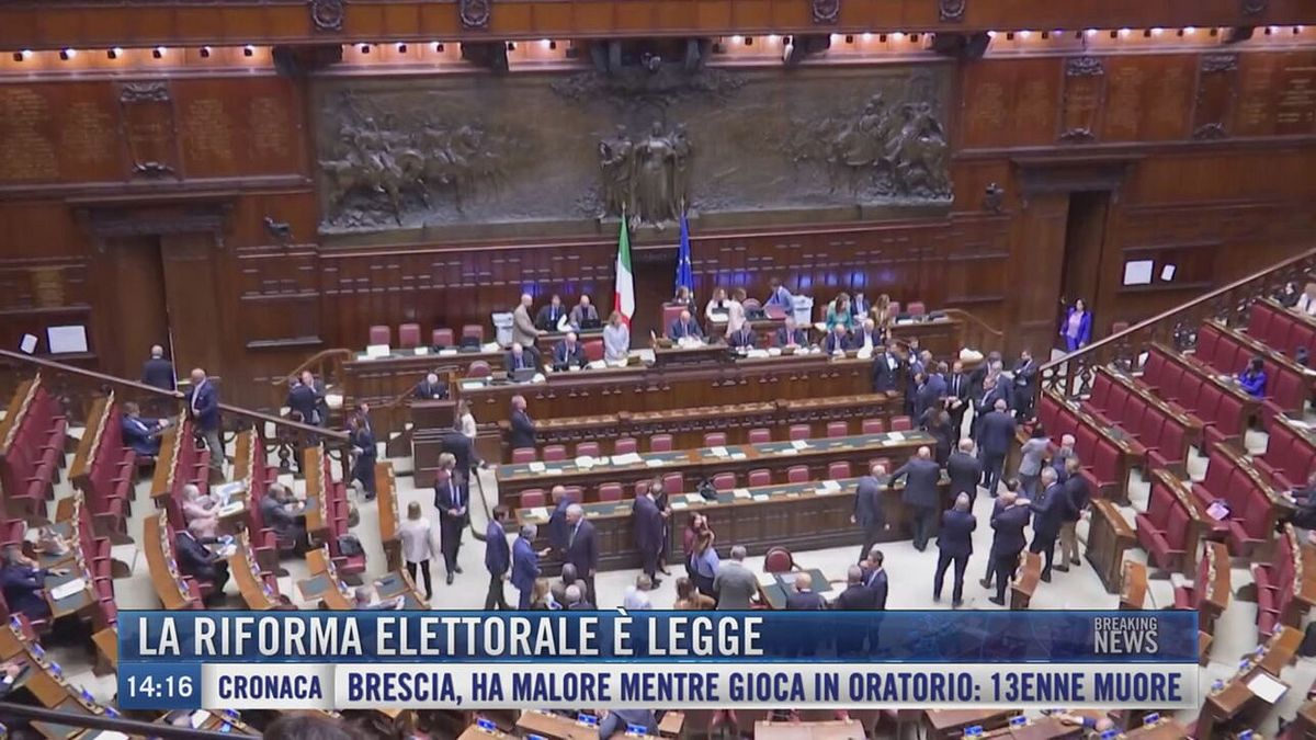 Breaking News delle 14.00 | La riforma elettorale è legge
