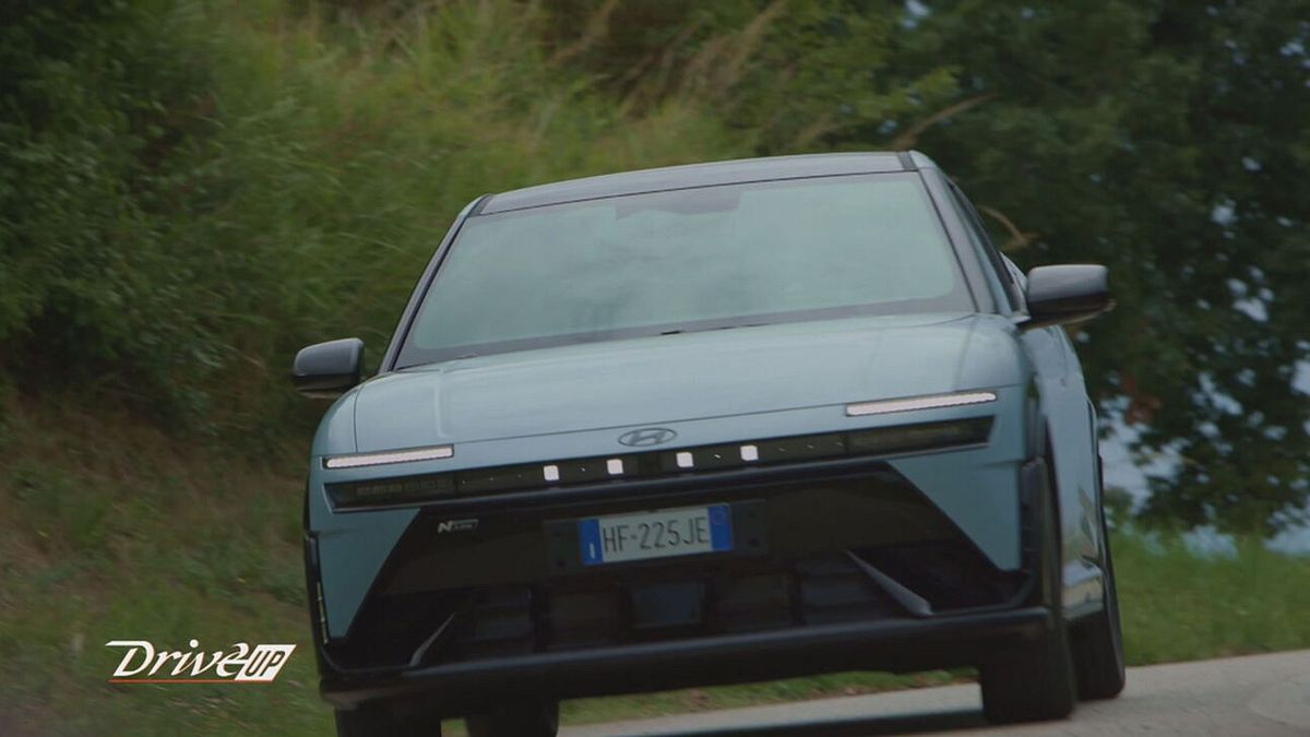 Hyundai Ioniq 3 N, una compatta totalmente elettrica dagli interni particolari