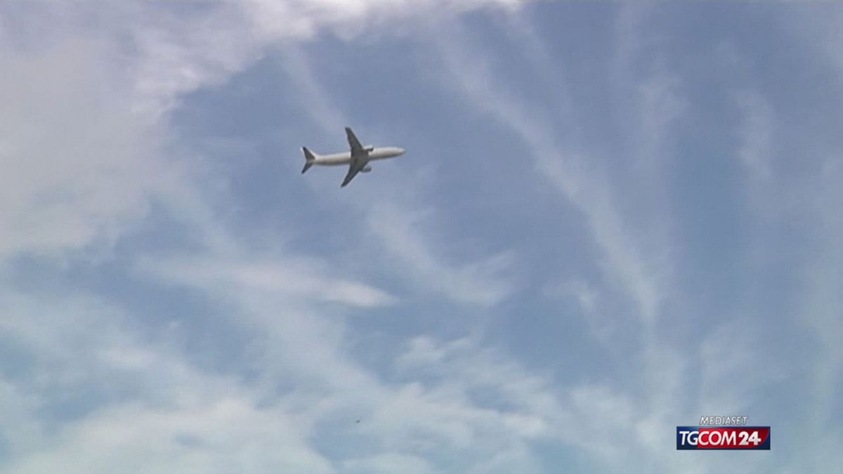 18.00 CARO CARBURANTI, TRASPORTO AEREO KO SRV
