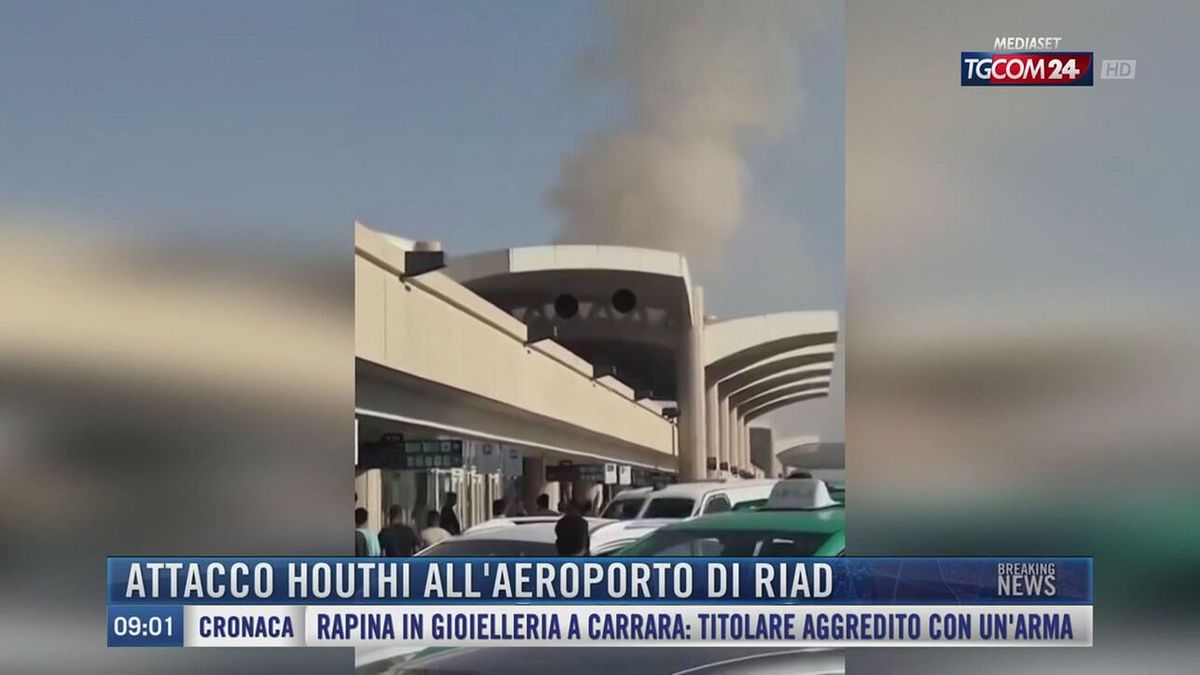 Breaking News delle 09.00 | Attacco Houthi all'aeroporto di Riad