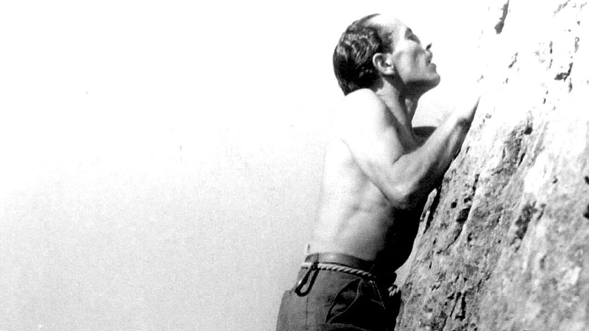  Gigi Vitali in arrampicata al Corno del Nibbio. La leggenda vuole che il nome "Ragni della Grignetta" sia ispirato proprio ad un episodio che lo riguarda. Si dice, infatti, che Tita Piaz, famosa guida alpina delle Dolomiti, vedendolo in azione avesse esclamato: "Guardate quel lecchese come arrampica: sembra un ragno!". 
