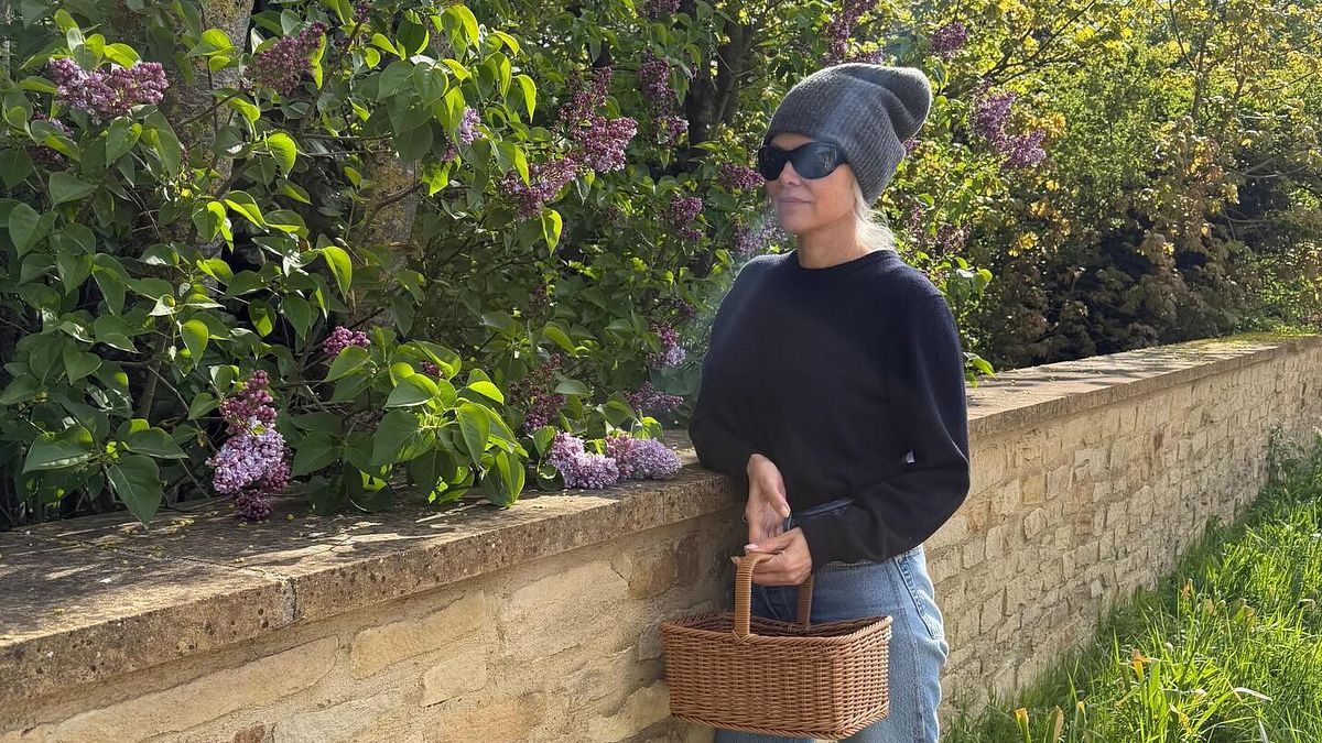 Pamela Anderson, dal set all'orto: il suo giardino in Canada diventa una risorsa per la comunità 