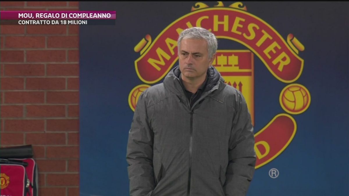 Mou, compleanno milionario