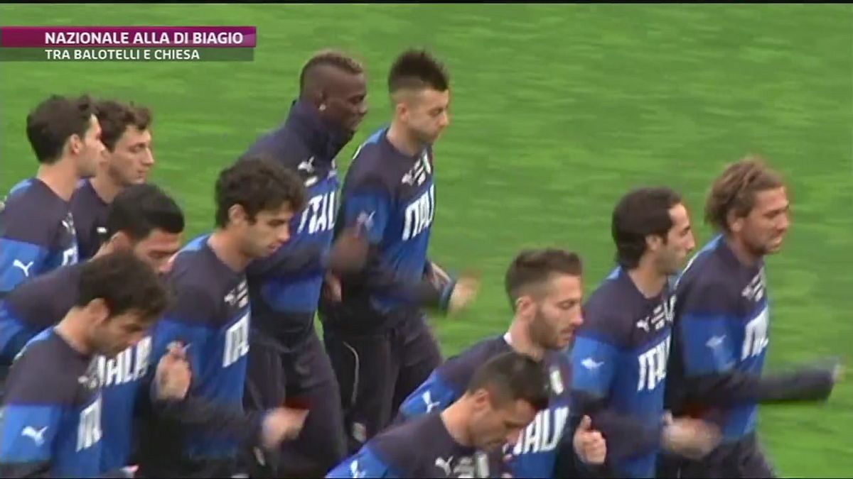 Di Biagio tra Balotelli e Chiesa