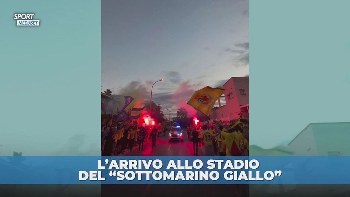 Il Villareal arriva allo stadio tra due ali di folla: che accoglienza