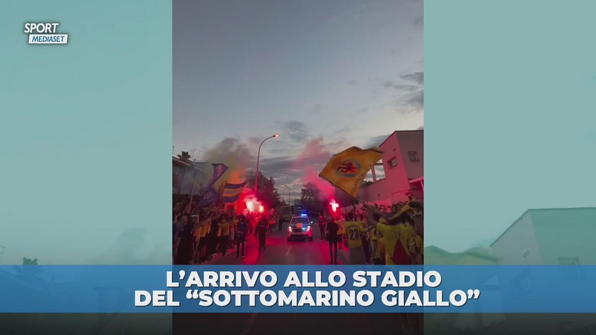 Il Villareal arriva allo stadio tra due ali di folla: che accoglienza
