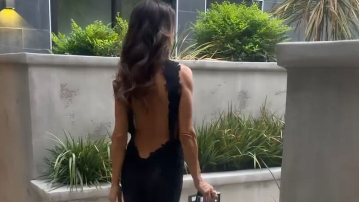 Elisabetta Canalis indossa un abito con effetto vedo-non-vedo