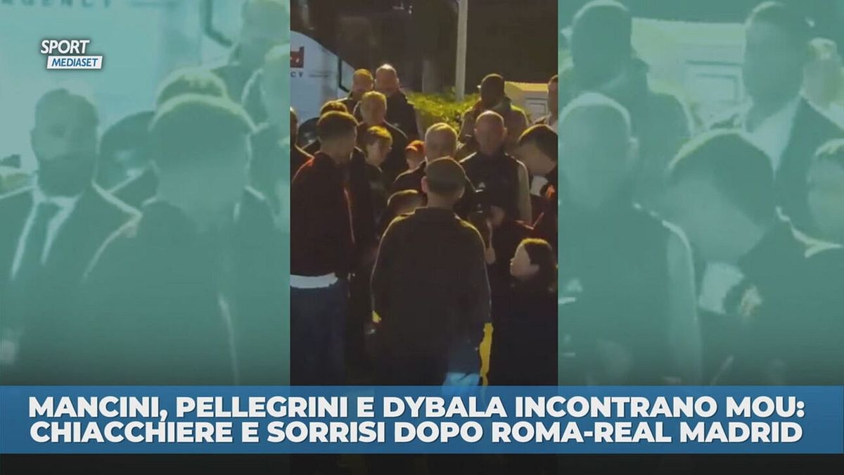 Pellegrini, Dybala e Mancini incontrano Mou: sorrisi e abbracci dopo Roma-Real