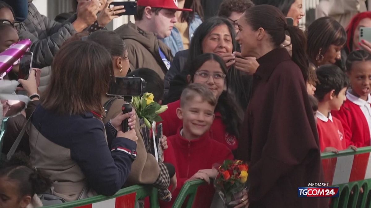18.00 HARRY E MEGHAN, PRIMA USCITA "SEMI REALE" SRV