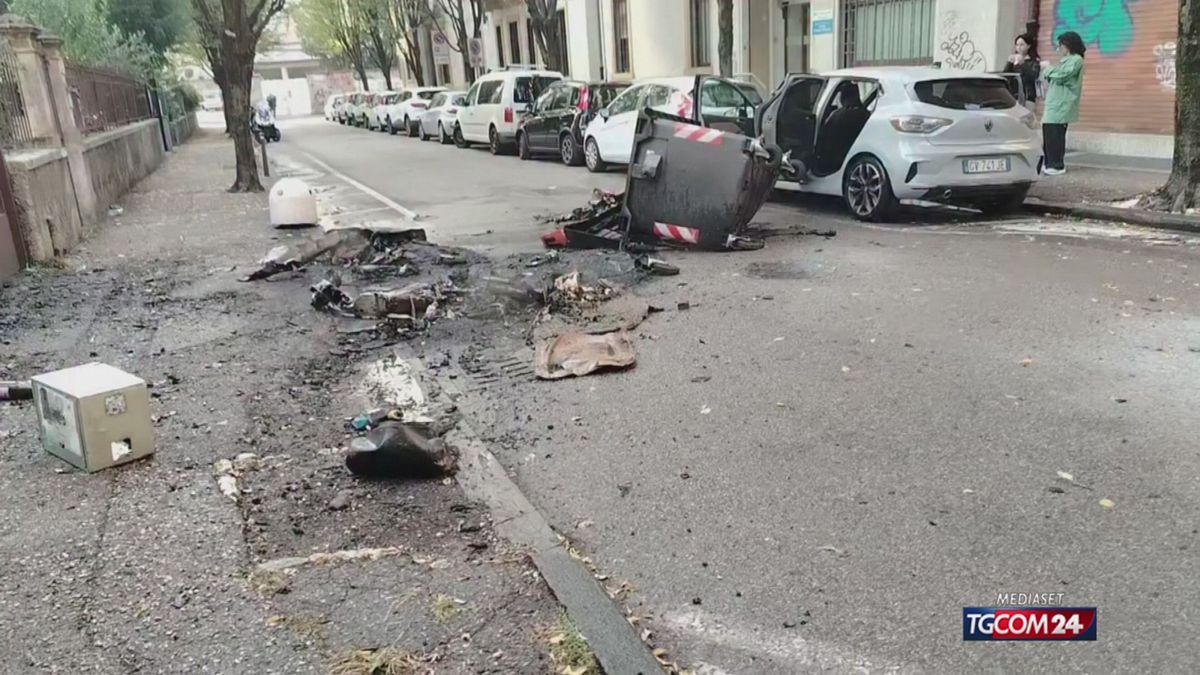 VERONA CASSONETTI INCENDIATI STUDENTI X SITO SRV