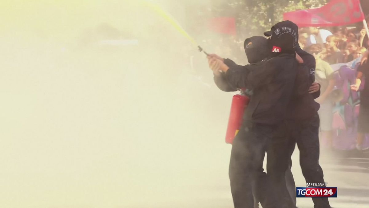 ROMA STUDENTI ATTACCANO MINISTERO SRV