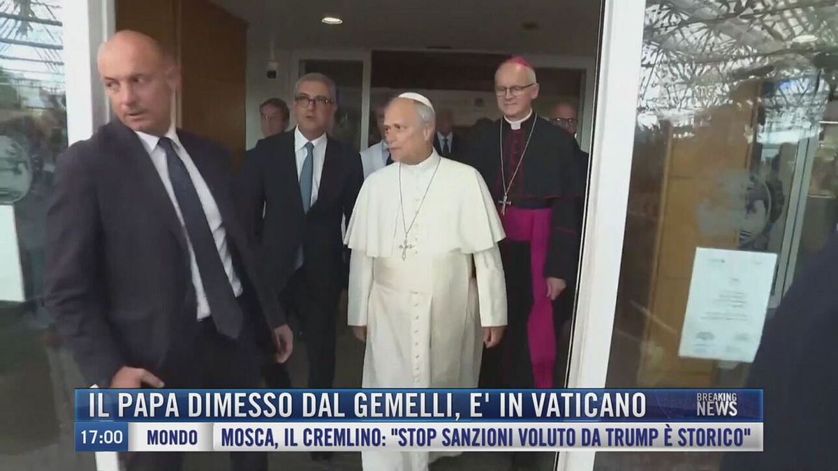 Breaking News delle 17.00 | Il Papa dimesso dal Gemelli, è in Vaticano