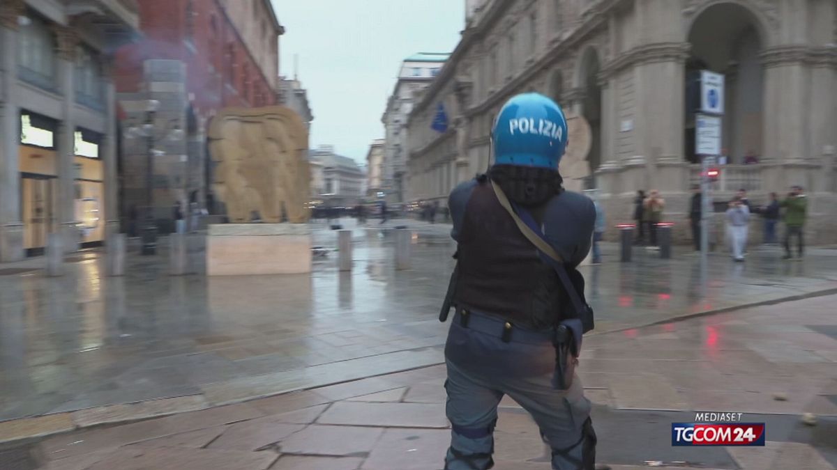 GUERRIGLIA LACRIMOGENI IDRANTI SRV