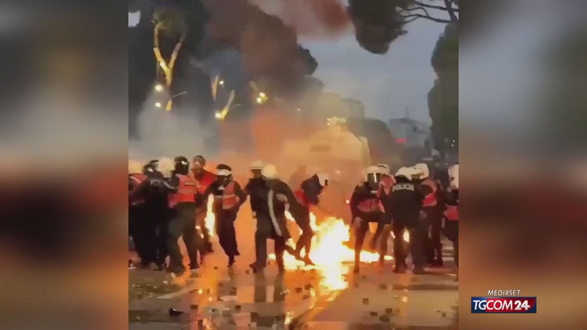 POLIZIOTTO BRUCIA x sito SRV