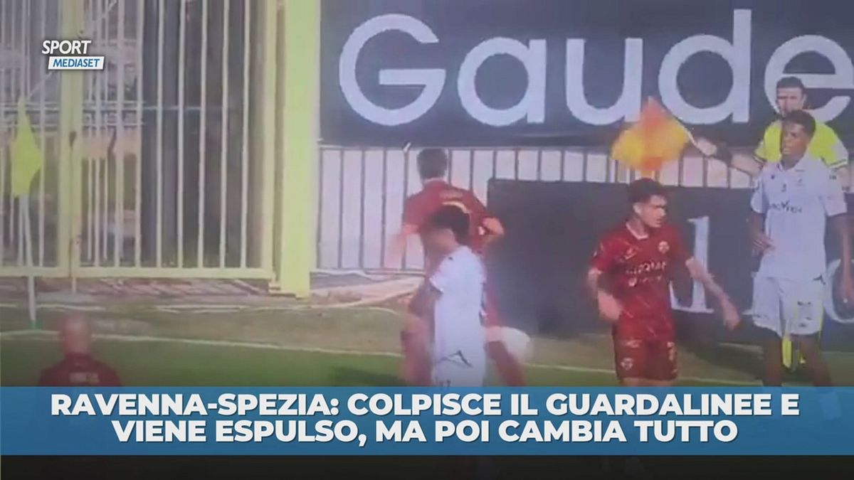 Ravenna-Spezia: colpisce il guardalinee e viene espulso, ma poi cambia tutto