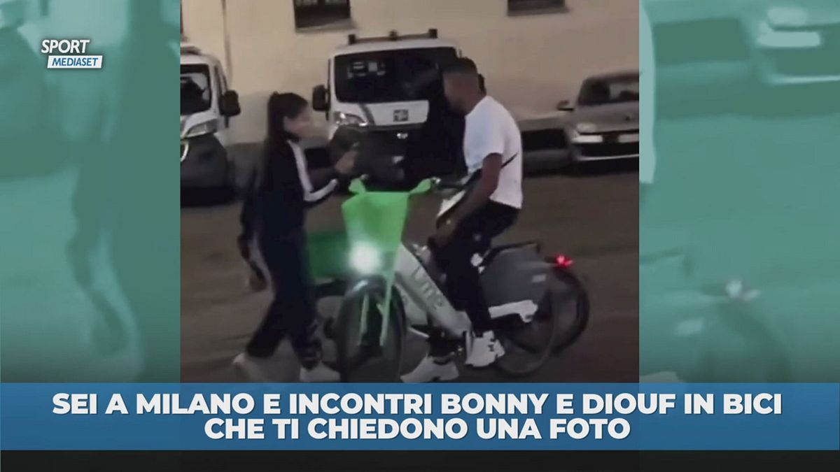 Bonny e Diouf a Milano in bici elettrica: il video è virale