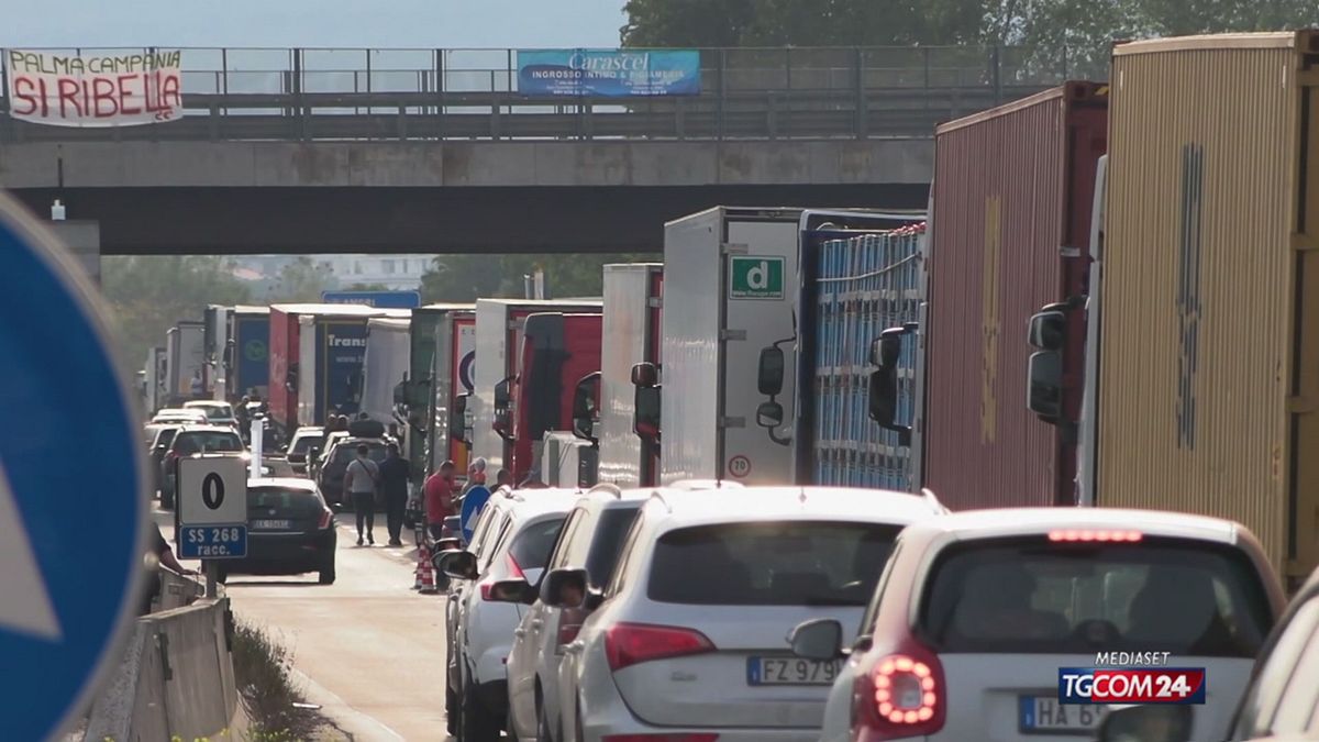 TIR BLOCCO NAPOLI SRV