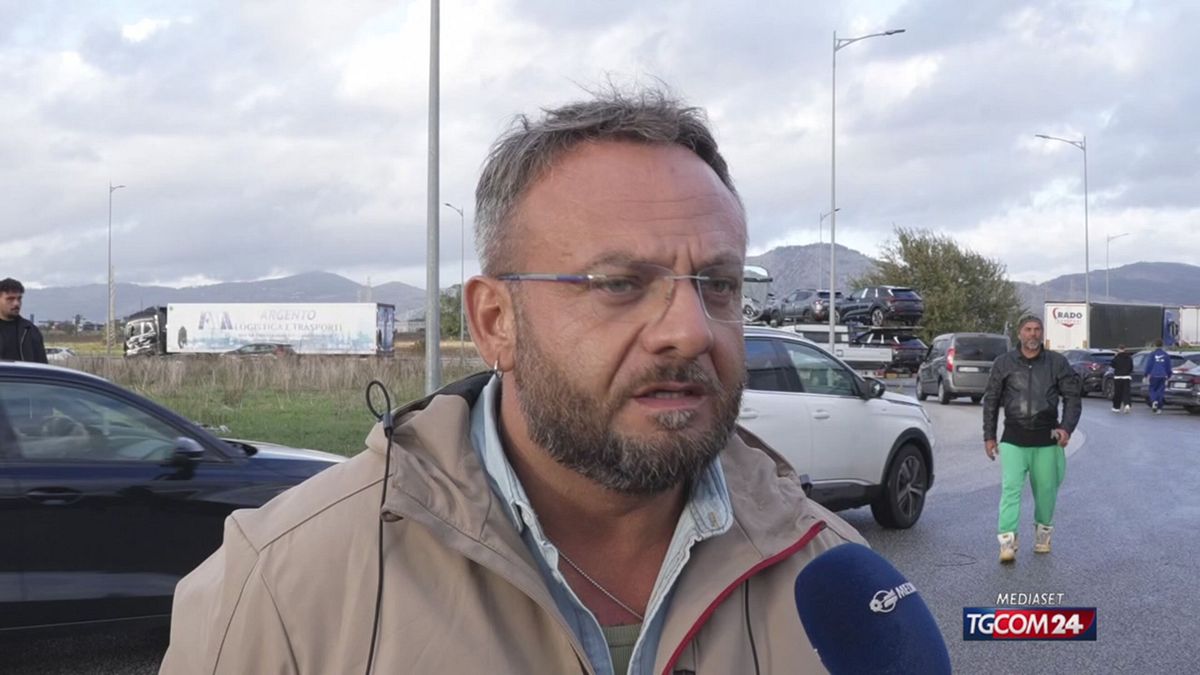 18.00 NAPOLI, PROTESTE SRV