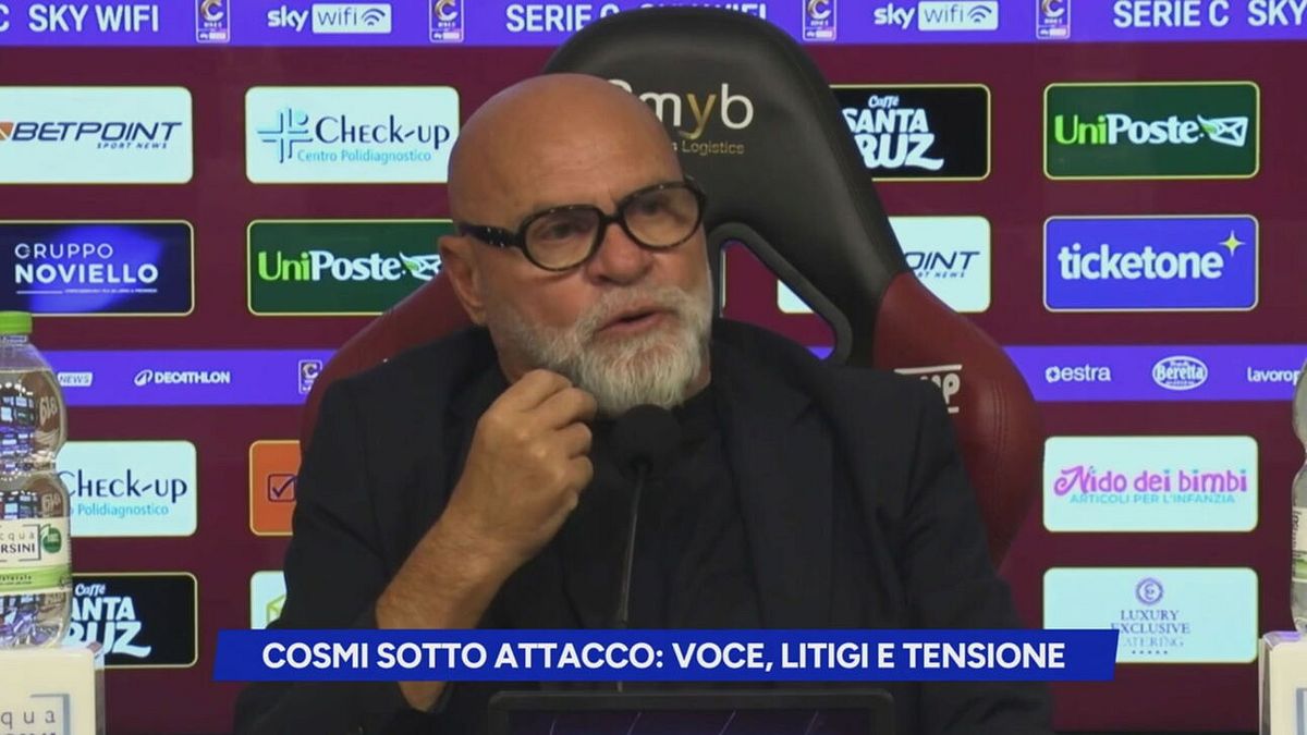 Cosmi sotto attacco: voce, litigi e tensione