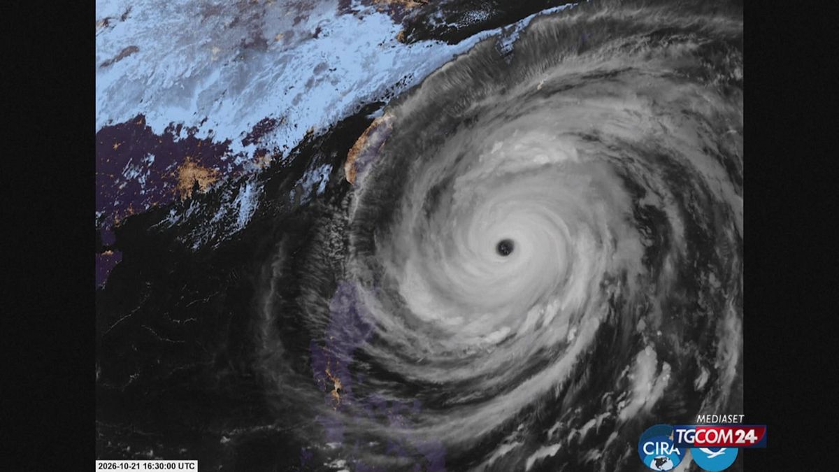 Il tifone Champi avanza verso Taiwan: dal satellite si vede l'enorme vortice