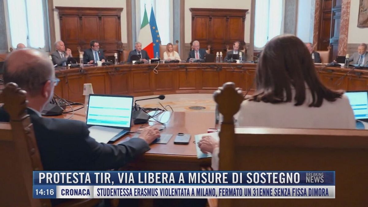 Breaking News delle 14.00 | Protesta tir, via libera a misure di sostegno