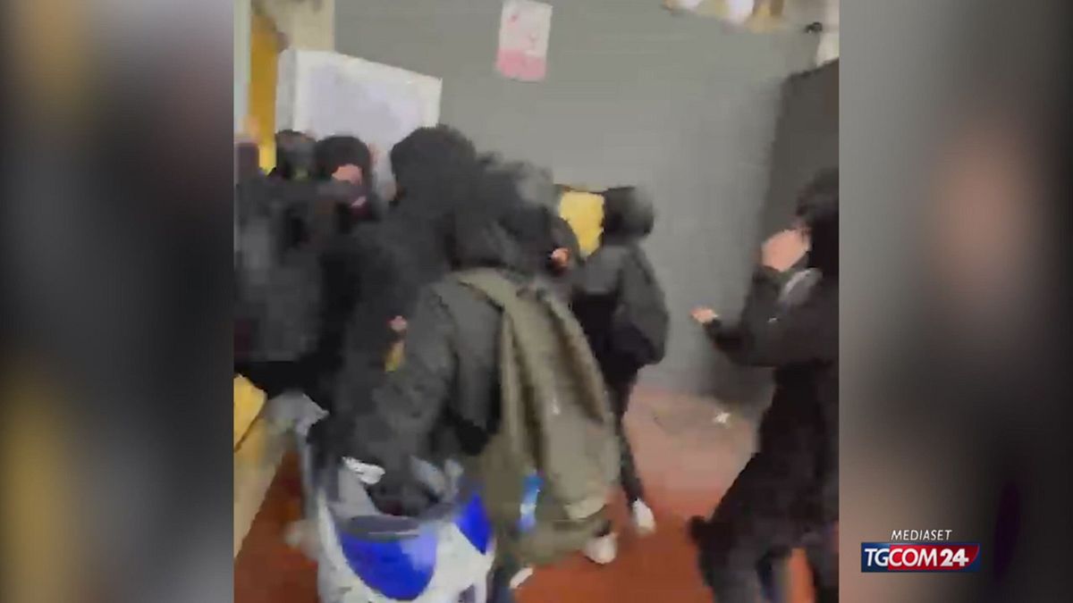 18.05 FIRENZE, ASSALTO ALLA SCUOLA