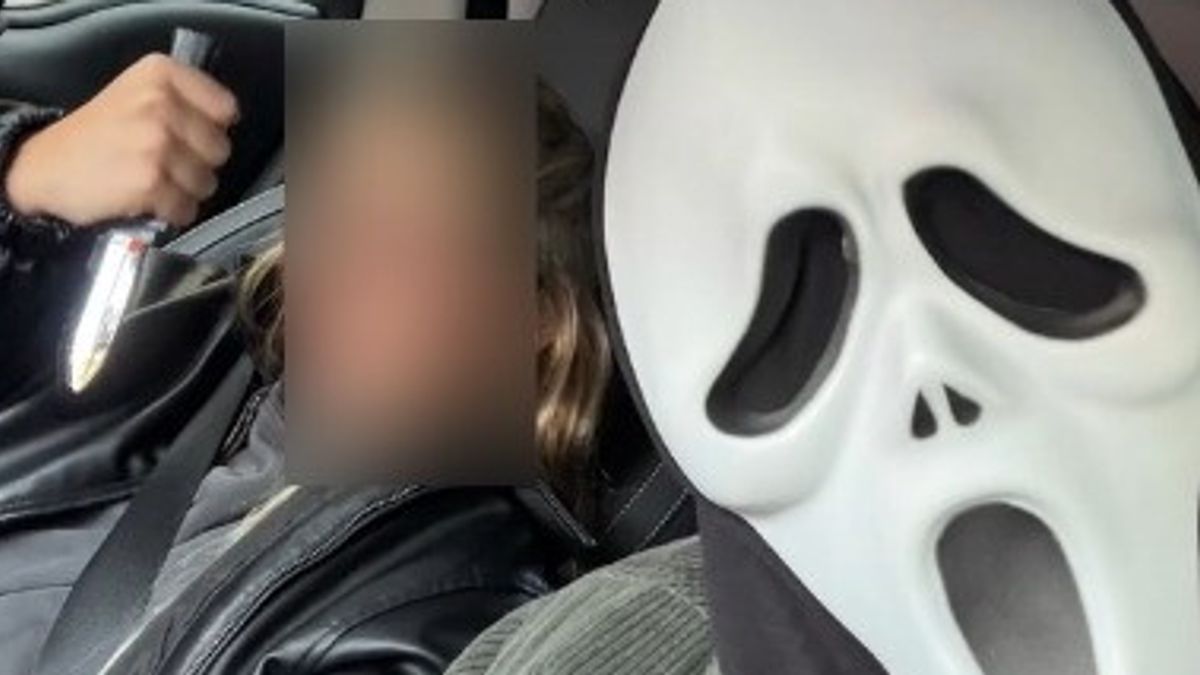 Bastian Muller con la maschera di ghostface