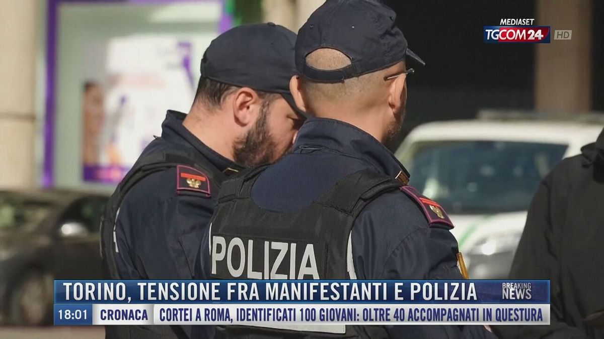 Breaking News delle 18.00 | Torino, tensione fra manifestanti e polizia